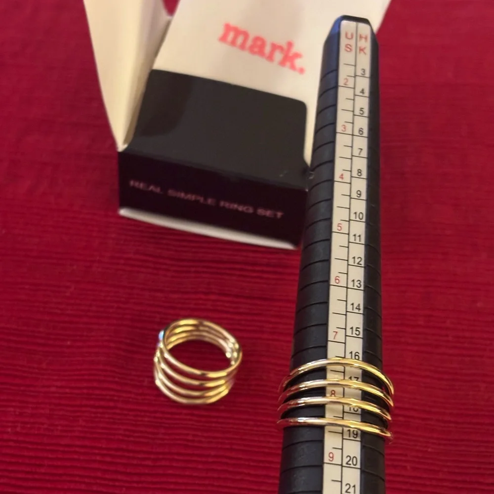 Avon costume jewelry rings, assorted. NO real gold or silver. NO real diamonds. - Picture 12 of 12